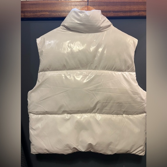 *3/10* White cropped puffer vest - Picture 2 of 2